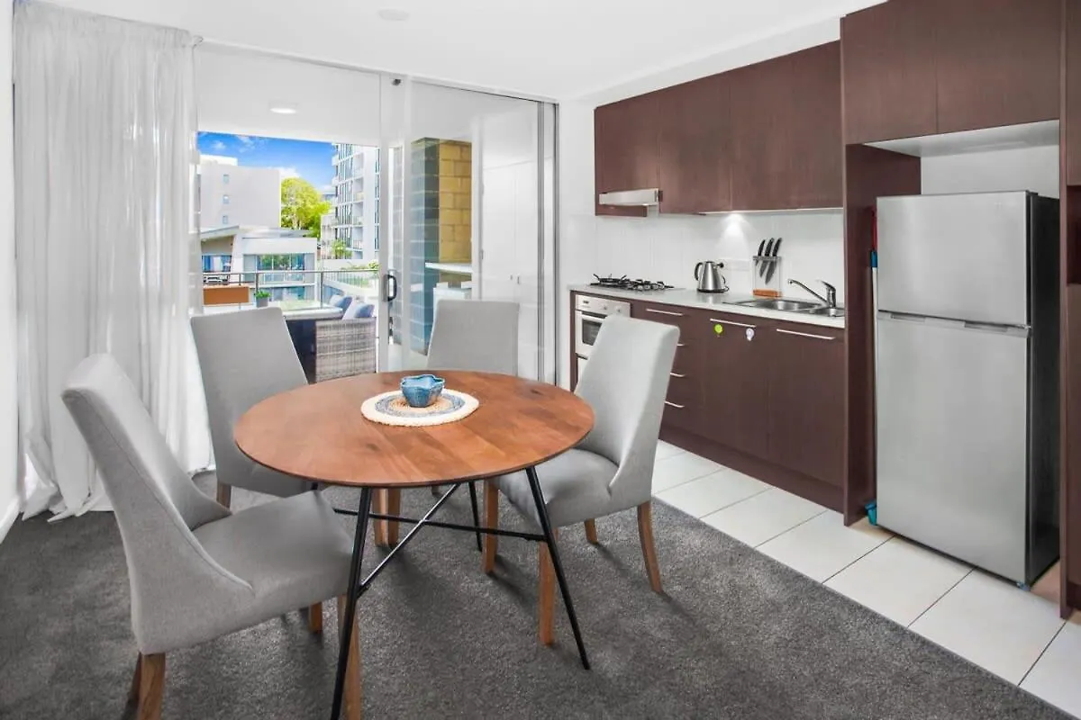 2-Bed Near Brisbane Cbd With Pool Sauna & Bbq 0*,  Australia